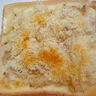 刻み玉ねぎとパン粉のトースト